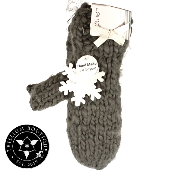 BUNDLE Amari Throw, Lemon Mittens, Surell Earmuffs - Picture 5 of 14